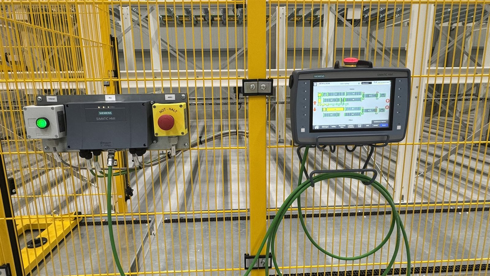 Siemens-bedienpaneel op een rollenbaansysteem