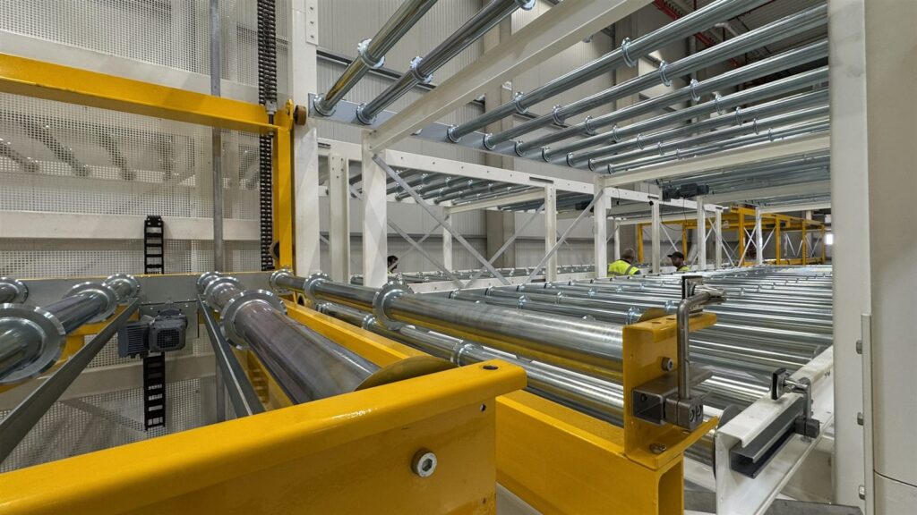 Nieuw rollenbaansysteem in een magazijn