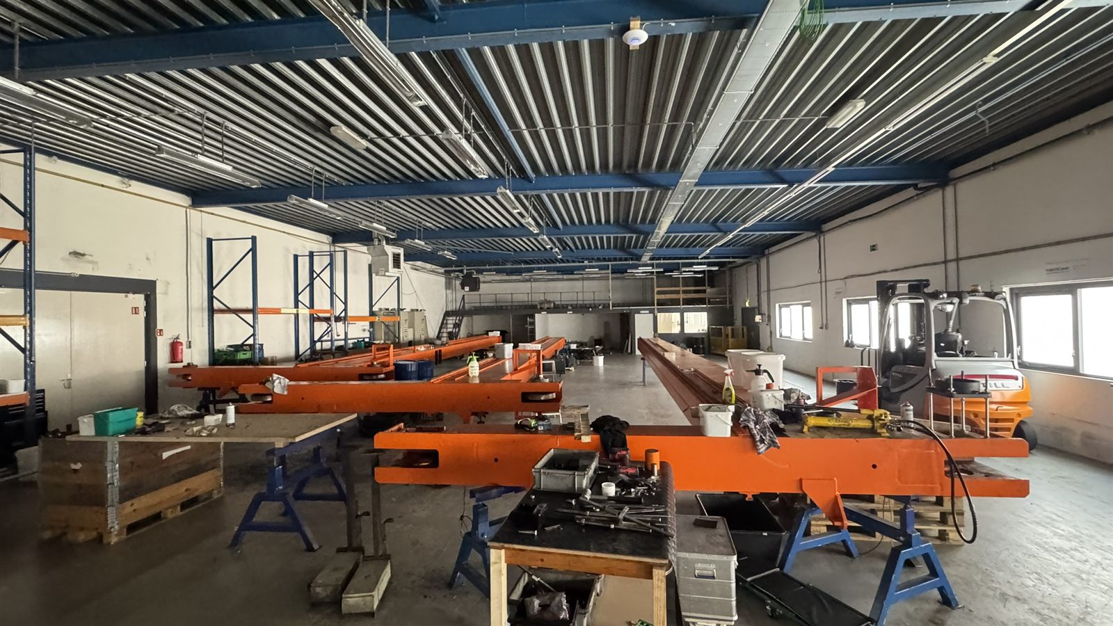 Constructiedelen in de werkplaats van Intralogix